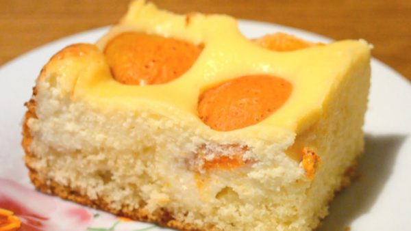 Диетический творожный пирог с абрикосами