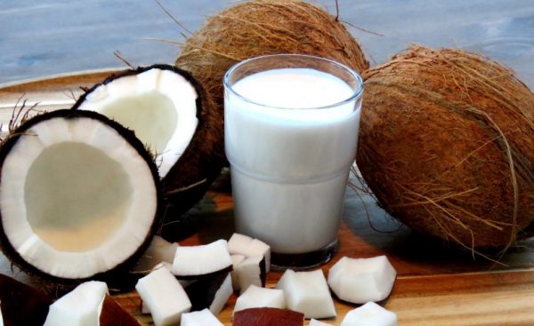 Кокосовое молоко считается низкокалорийным и быстроусвояемым