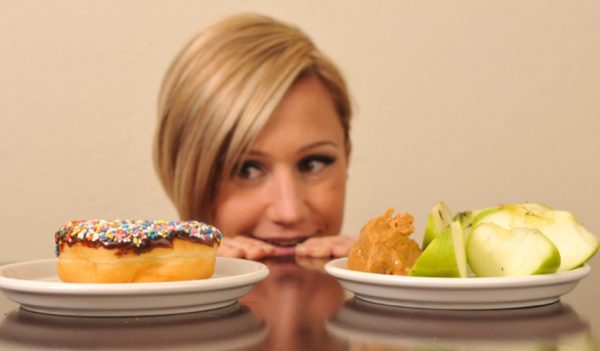 Срыв с диеты предполагает употребление запрещенных диетой продуктов