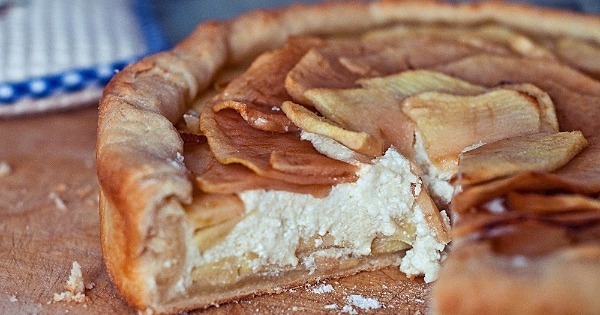 Диетический пирог с яблоками и творогом